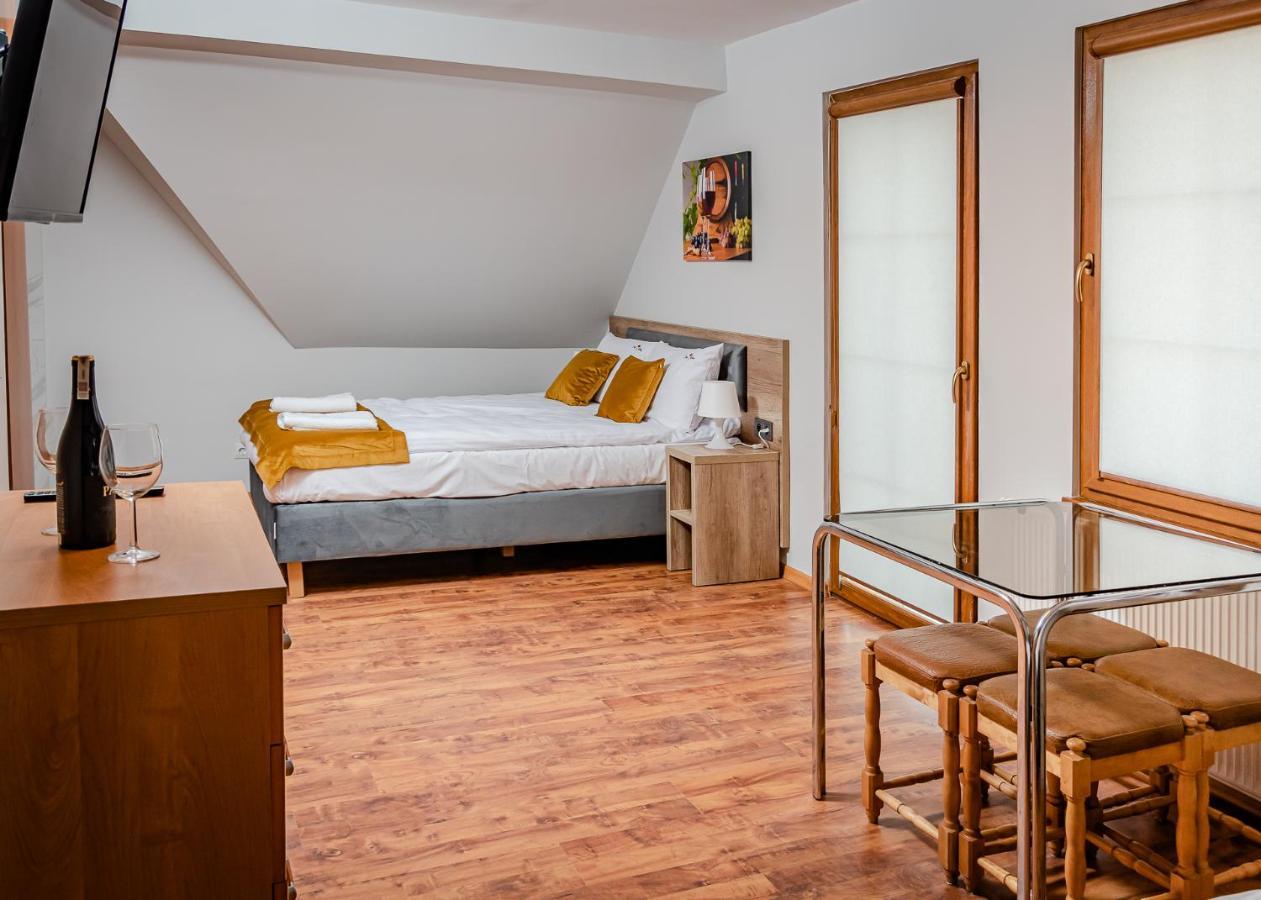 Hotel Sun & Wine à Pobierowo Extérieur photo