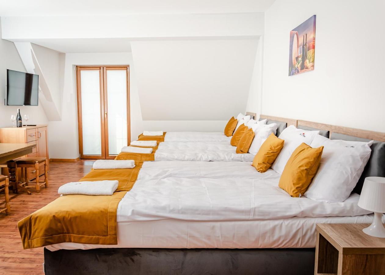 Hotel Sun & Wine à Pobierowo Extérieur photo